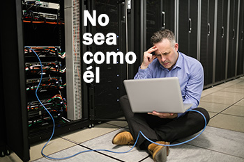 ¡No seas como este tipo! Técnico frustrado en un centro de datos.